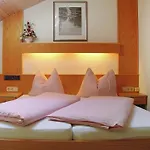 In Dienten With Ski-in Access & Sauna Appartement