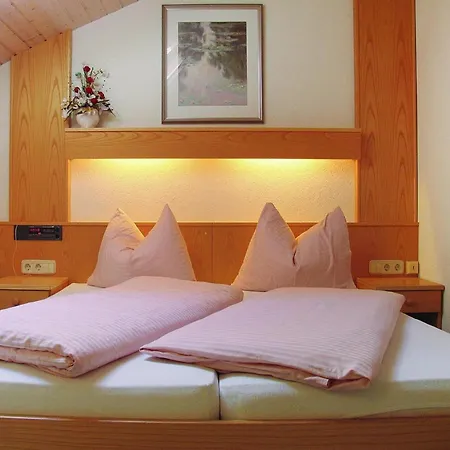 In Dienten With Ski-in Access & Sauna Apartmán