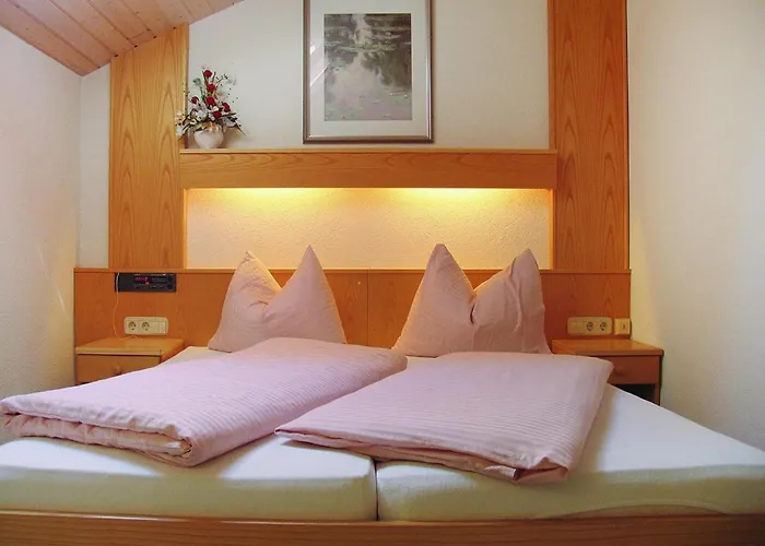In Dienten With Ski-in Access & Sauna 公寓